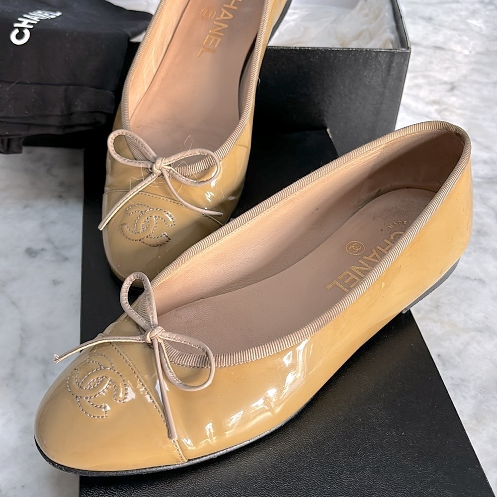 CHANEL patent calfskin ballerina  flats size 37 in beige pat - Picture 3 of 16